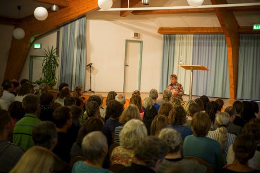 Elke Gerhardt hält Seminare und Vorträge über Naturheilverfahren